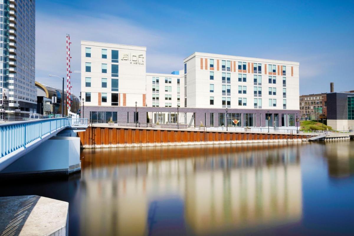 Aloft by Marriott Milwaukee Downtown - Housity