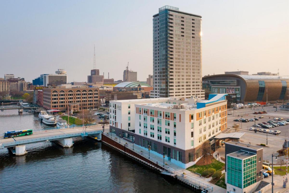 Aloft by Marriott Milwaukee Downtown - Housity