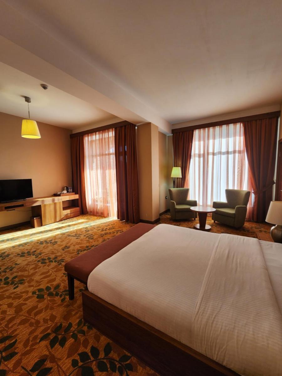 El Resort Hotel - Housity