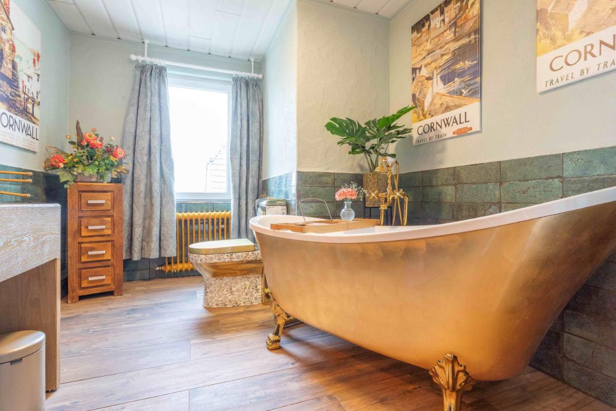 The Little Britain Inn Themed Hotel One of a Kind In Europe - Housity