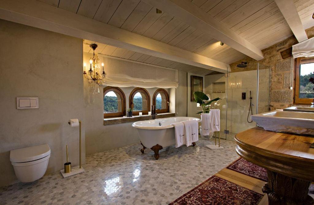 Un baño de La Vella Farga Hotel
