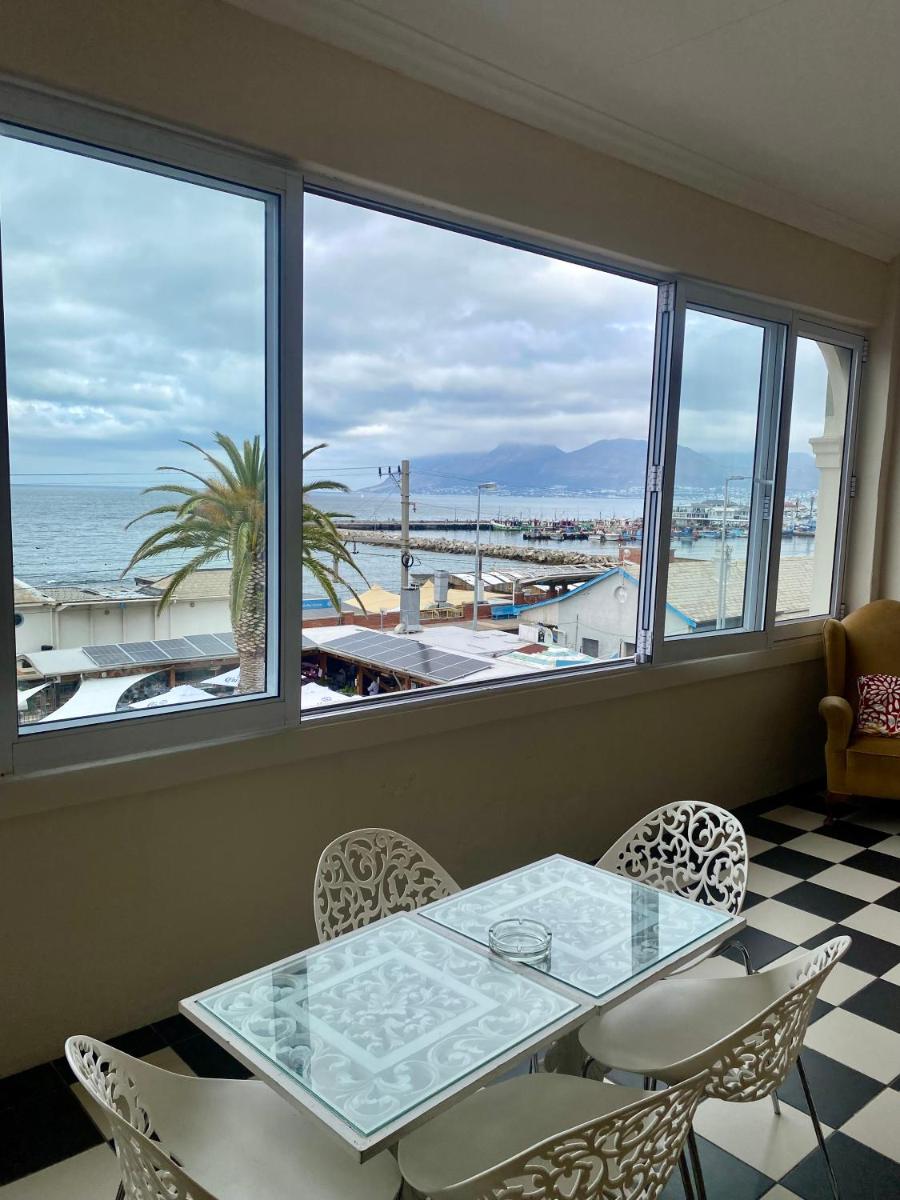 Harbour Views - Housity