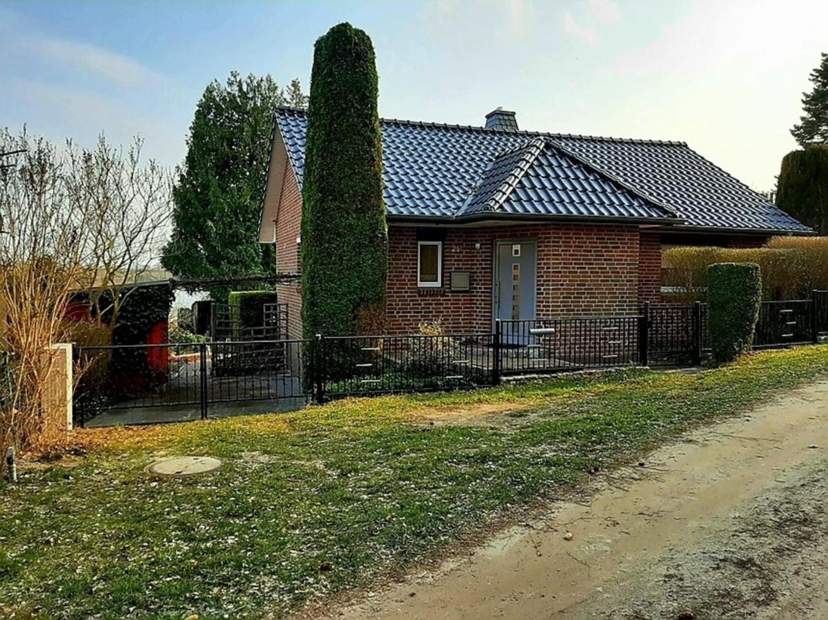 Ferienhaus direkt am See - Housity