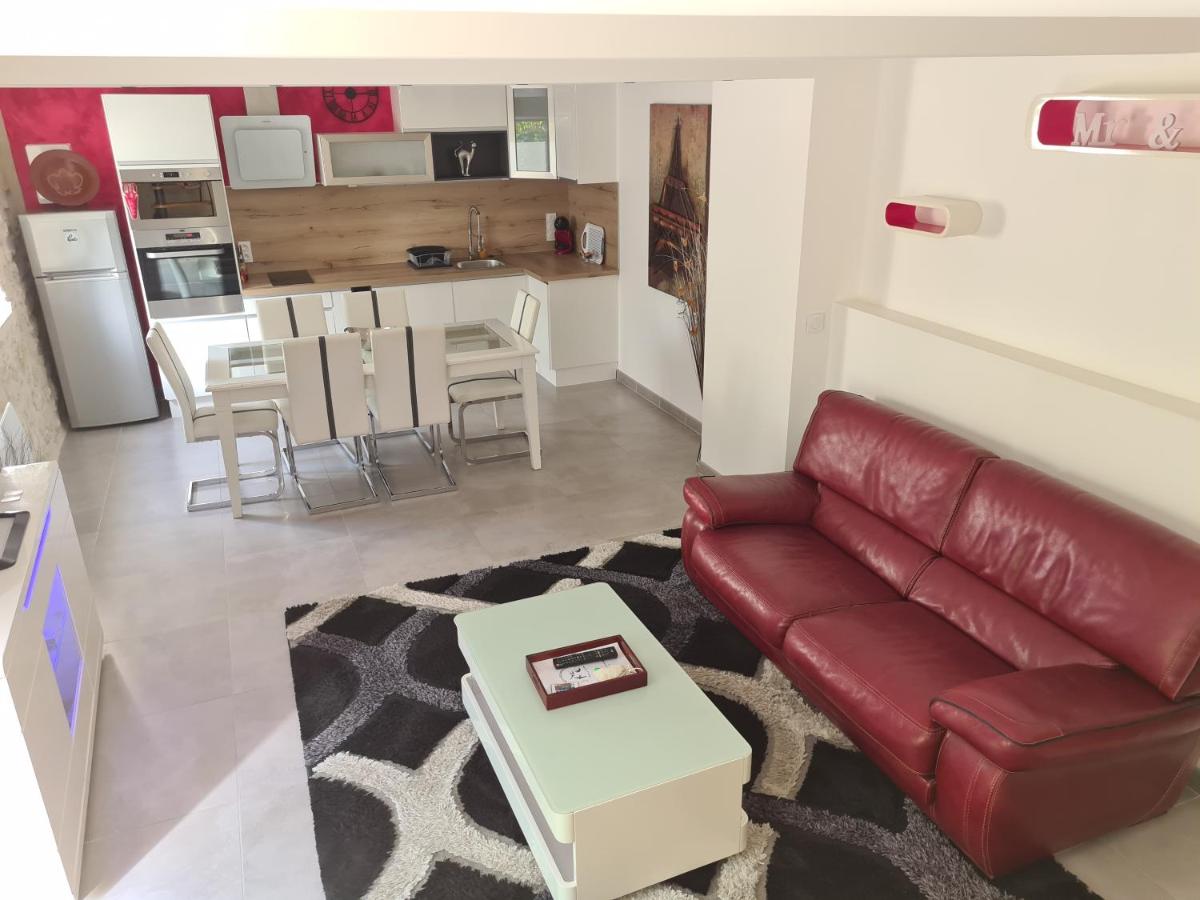 Gîtes 2 adultes dans un mas charme et calme assuré - Housity
