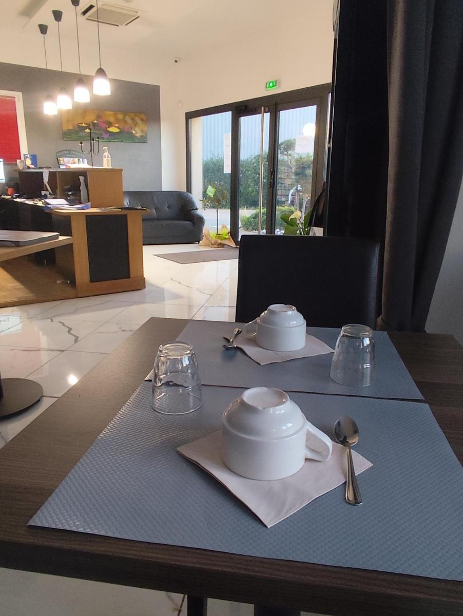 Appart\'hotel Residella House Room & Kitchen Avignon Le Pontet - Housity