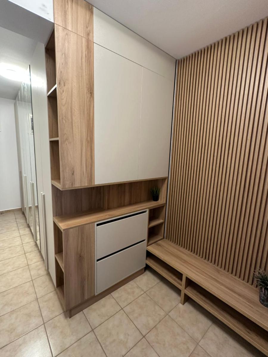 CENTRU UNIRII LUXURY VIP apartament cu TERASA exterioara amenaja si vedere panoramica Parcare subterana privata supravegheata video si doar cu rezervare in limita locurilor disponibile PROPRIETATE IN REGIM HOTELIEP - LOCATIE ULTRACENTRALA FARA BUCATARIE - Housity