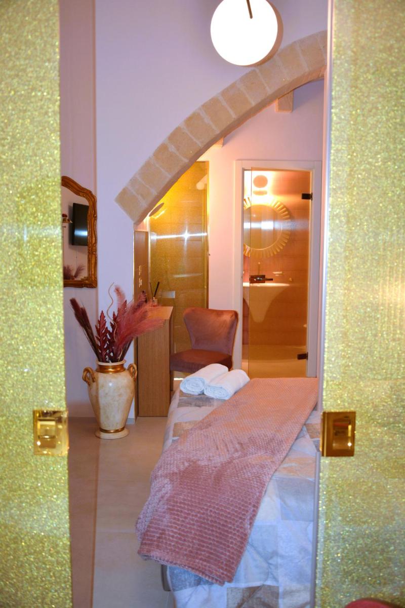 LOVELY & CHIC Rooms nei Sassi - Housity