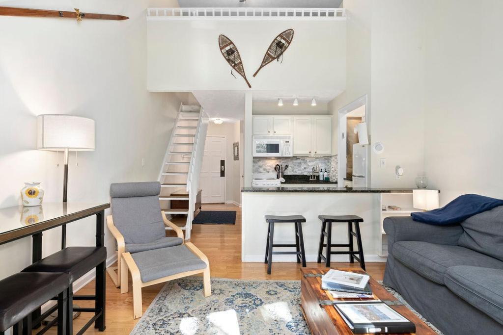Ski-inski-out, Pet-ok Condo, Walk To Wintergreen - Housity