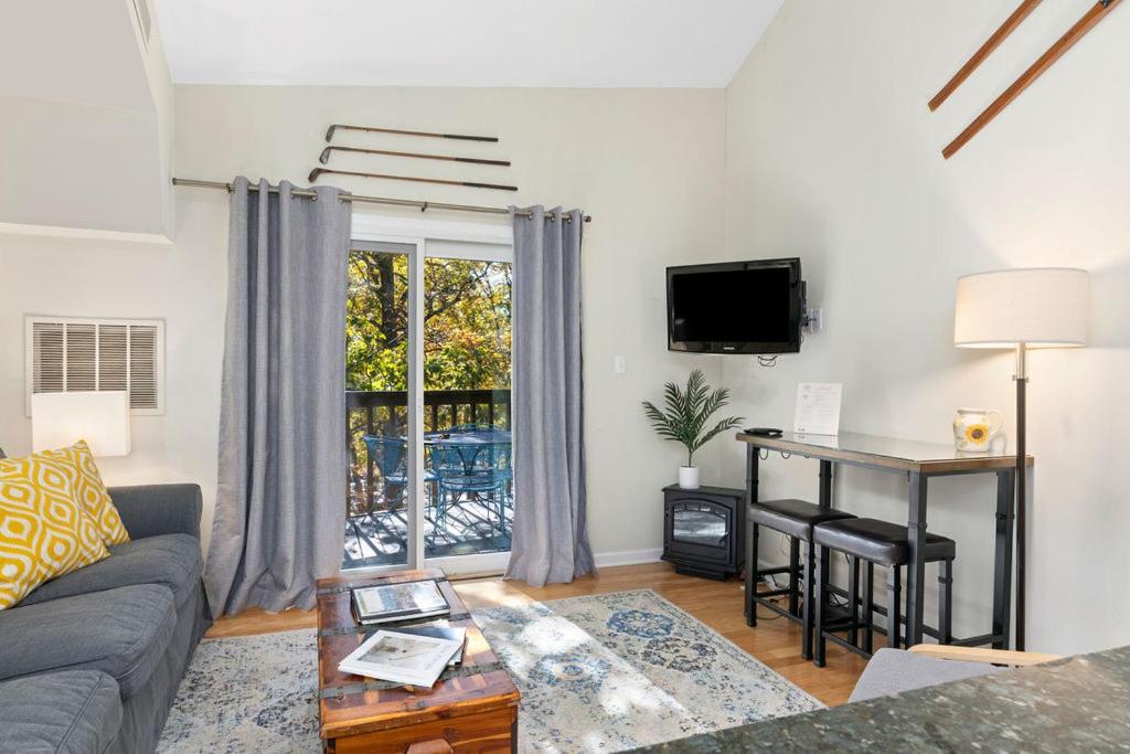 Ski-inski-out, Pet-ok Condo, Walk To Wintergreen - Housity
