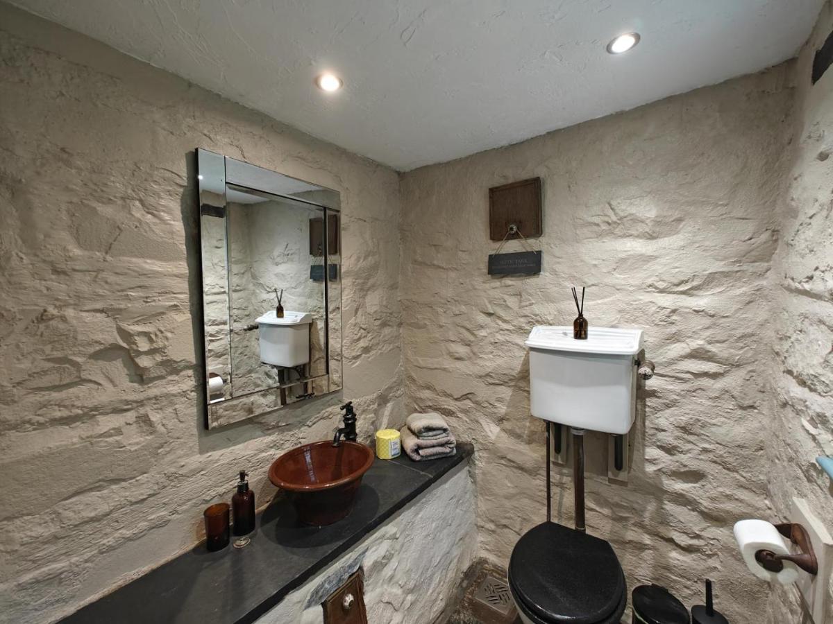 Y Cwtch - Panoramic mountain views within Snowdonia's National Park - 4x4 only - Housity