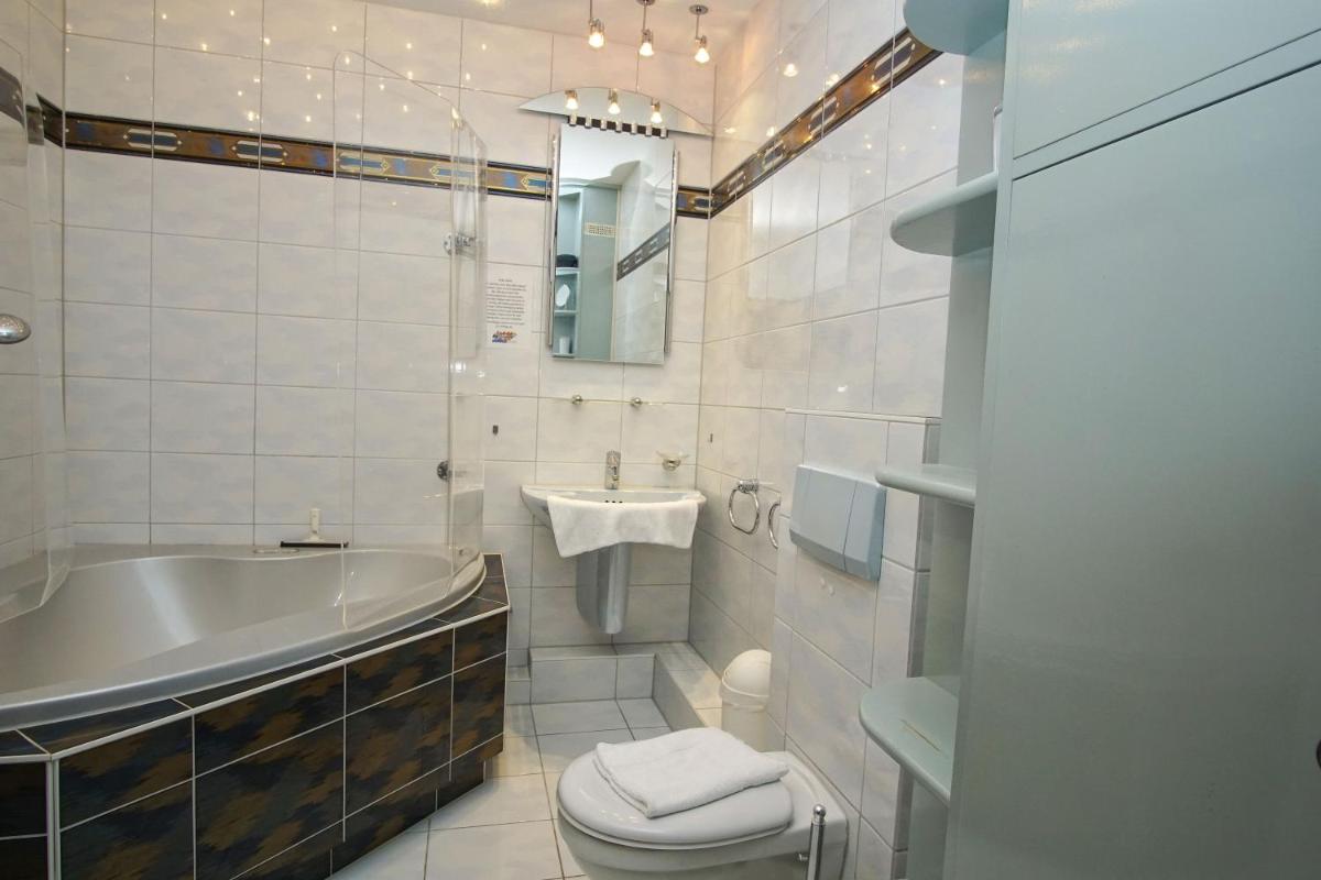 mit Meerblick und Balkon, gratis Nutzung vom AHOI Erlebnisbad und Sauna in Sellin - Panorama Göhren FeWo 11 - Housity