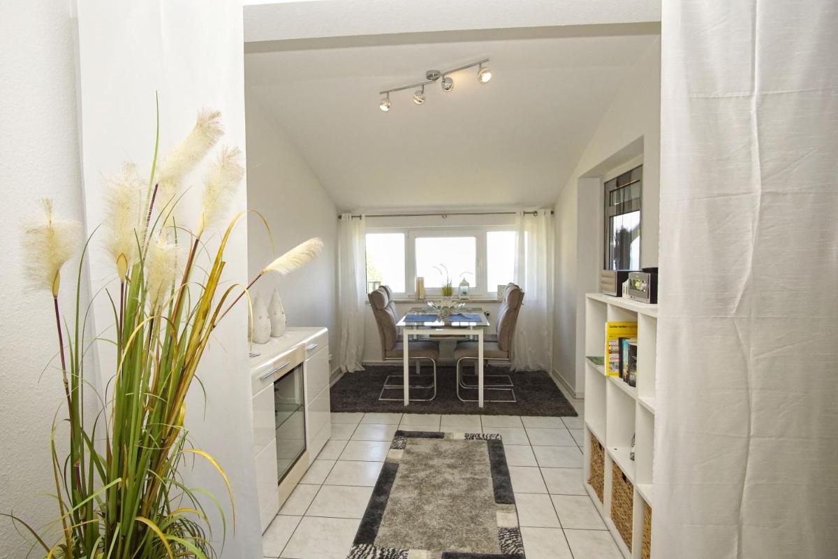 mit Meerblick und Balkon, gratis Nutzung vom AHOI Erlebnisbad und Sauna in Sellin - Panorama Göhren FeWo 11 - Housity