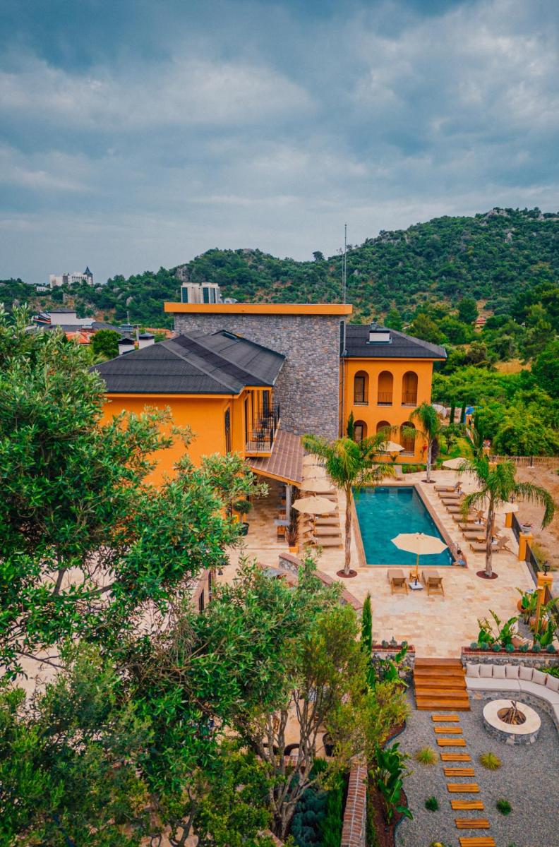 The Remote Hotel - Housity