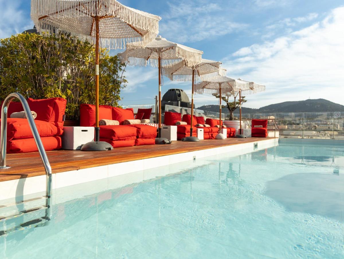 Piscine de l'établissement Boscolo Nice Hotel & Spa ou située à proximité