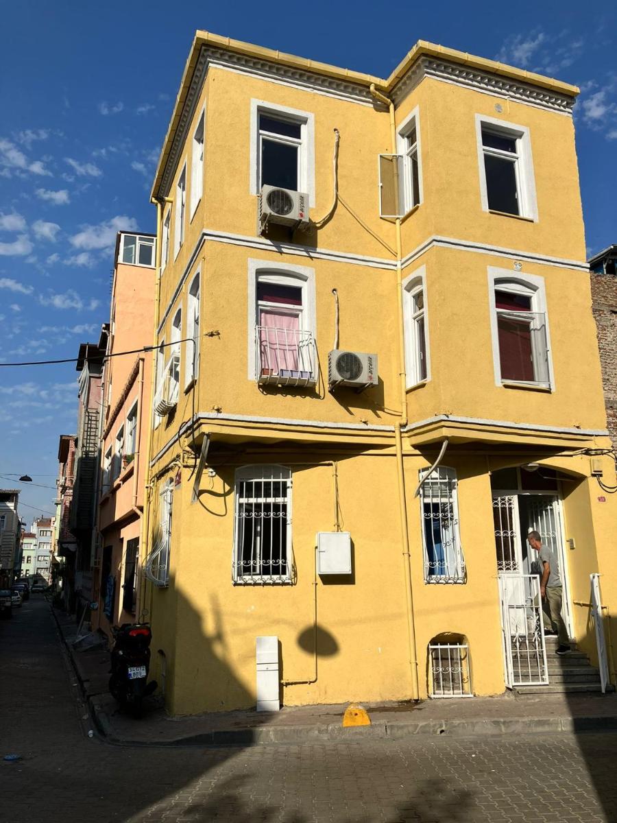 Yellow House - Housity