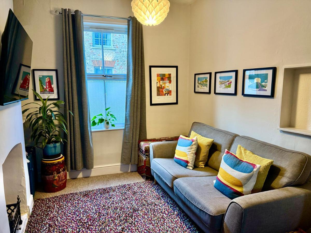 Comfy Home within City Wall, 10 mins Walk to Centre, Attractions & Railway Station - Housity