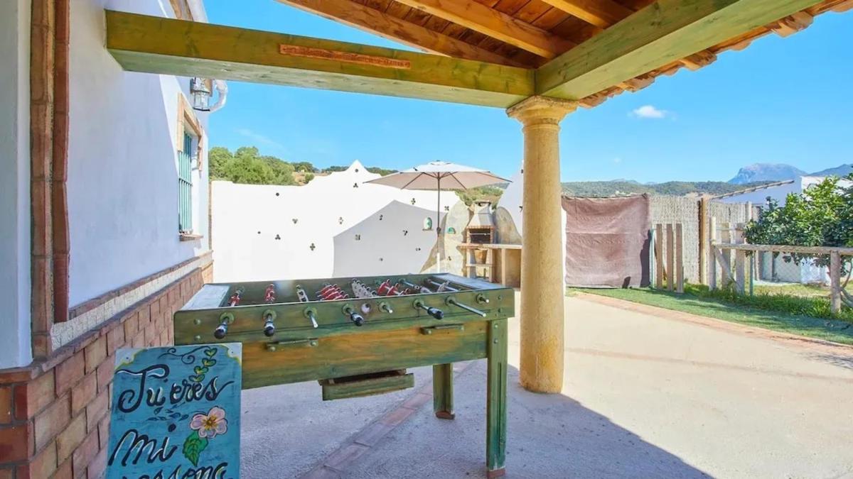 Luxurious Villa in Prado del Rey with Pool - Housity