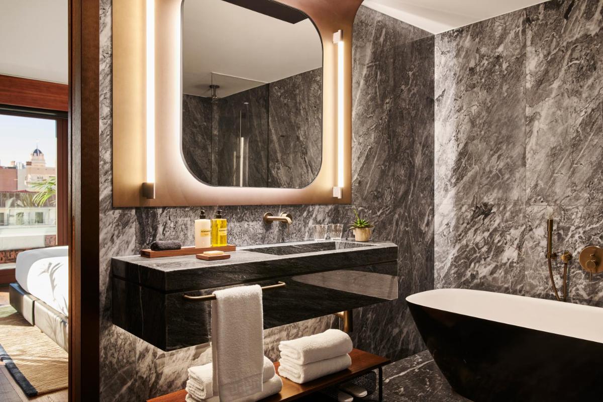 Un baño de Thompson Madrid, by Hyatt