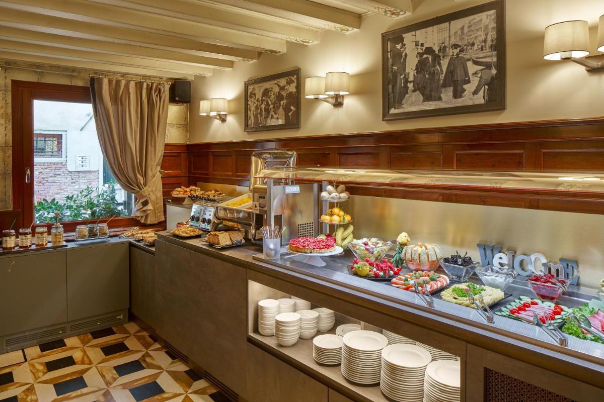 Suitetrails - UNAHOTELS Ala Venezia-Adults 16