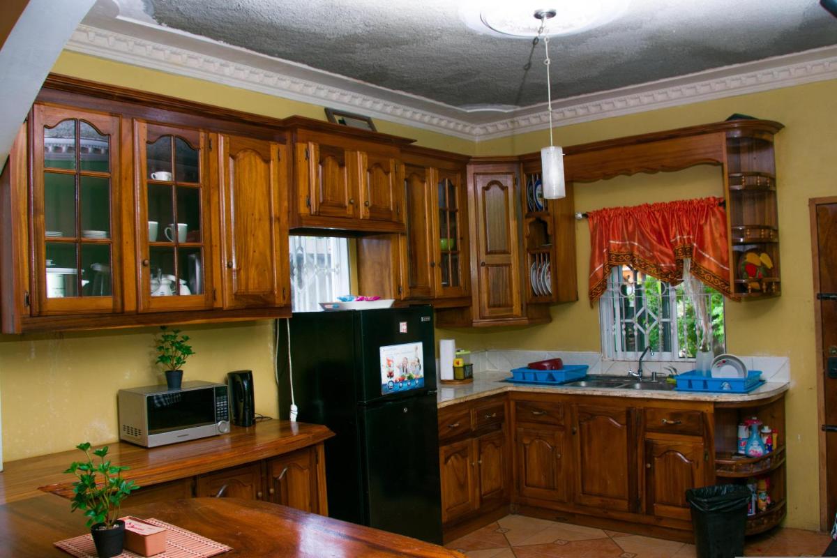 Suitetrails - Tropical Getaway with Stunning Gazebo & Sea View