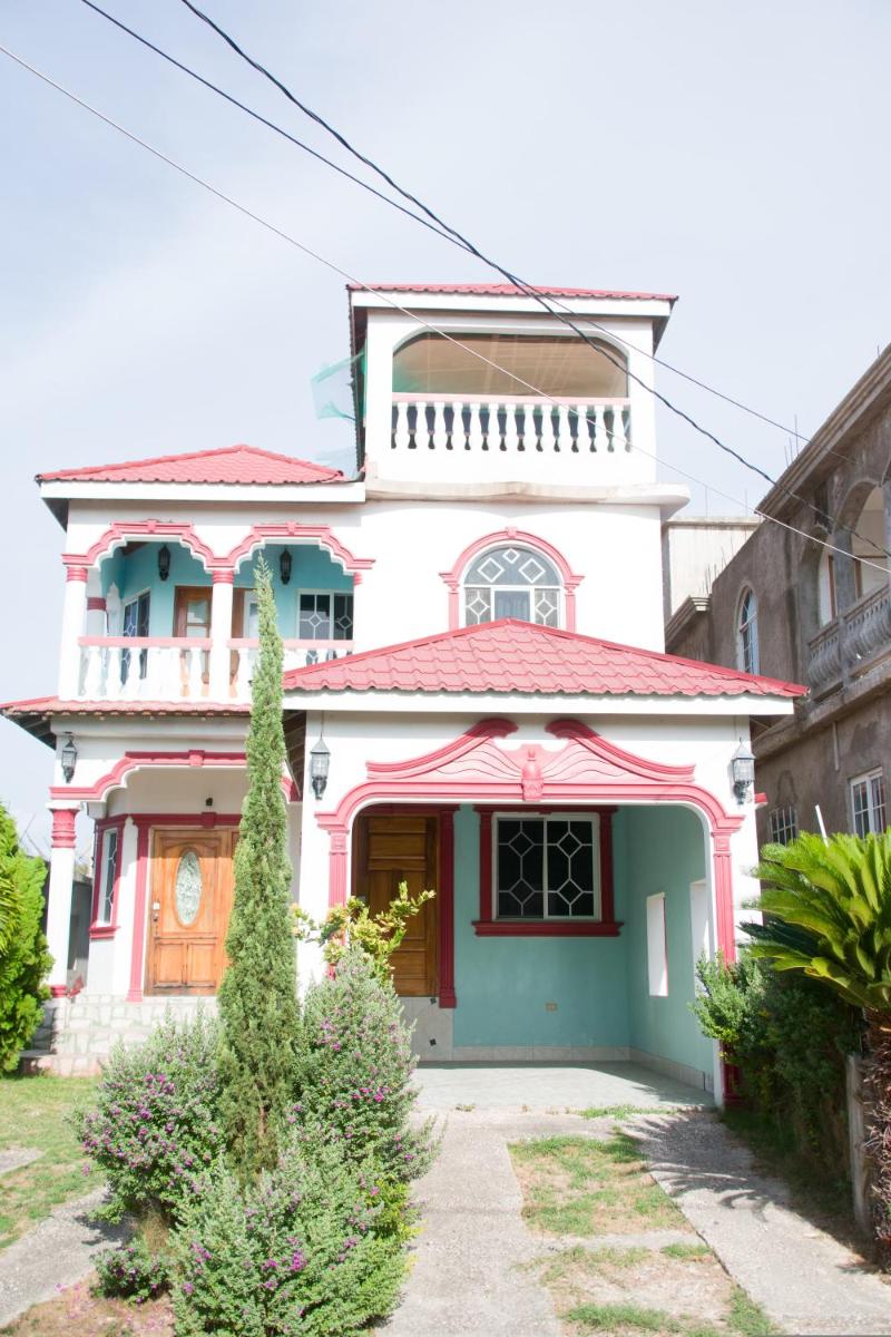 Suitetrails - Tropical Getaway with Stunning Gazebo & Sea View