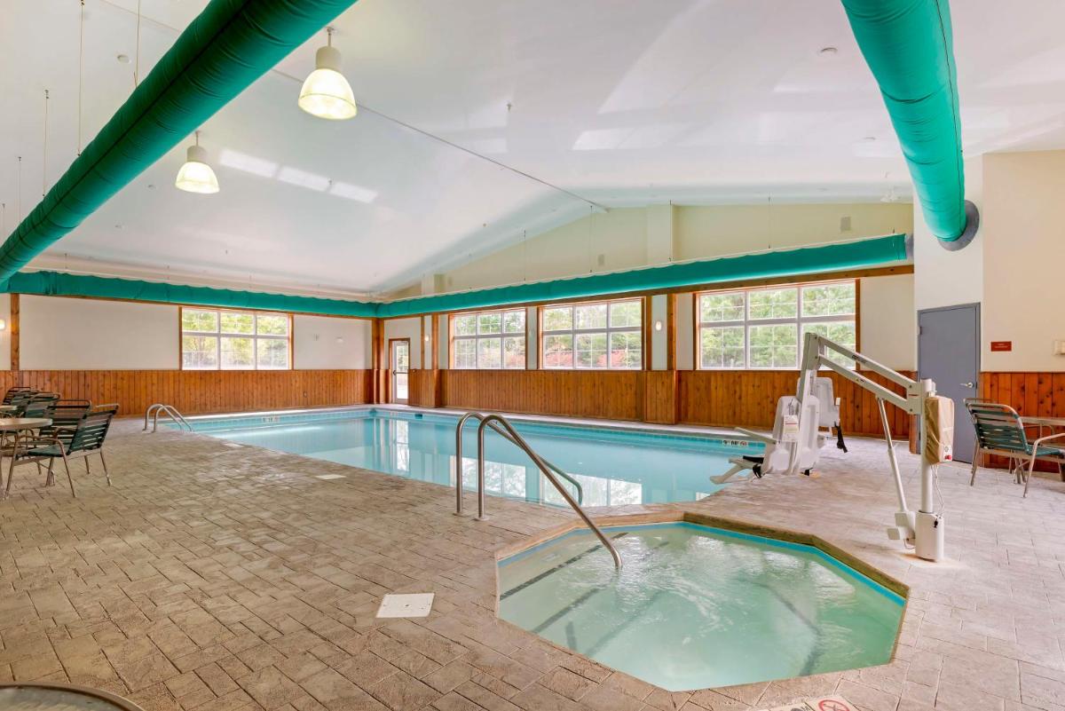 Best Western Plus Crossroads Inn & Suites - Housity
