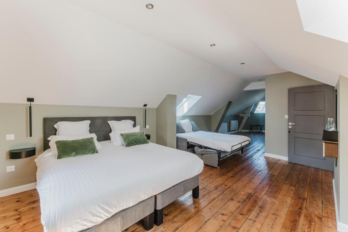 Aura Castle - Housity