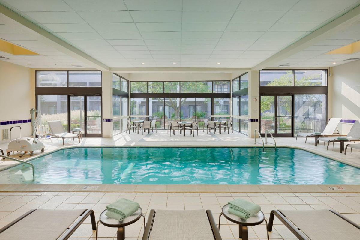 Courtyard Cincinnati Blue Ash - Housity