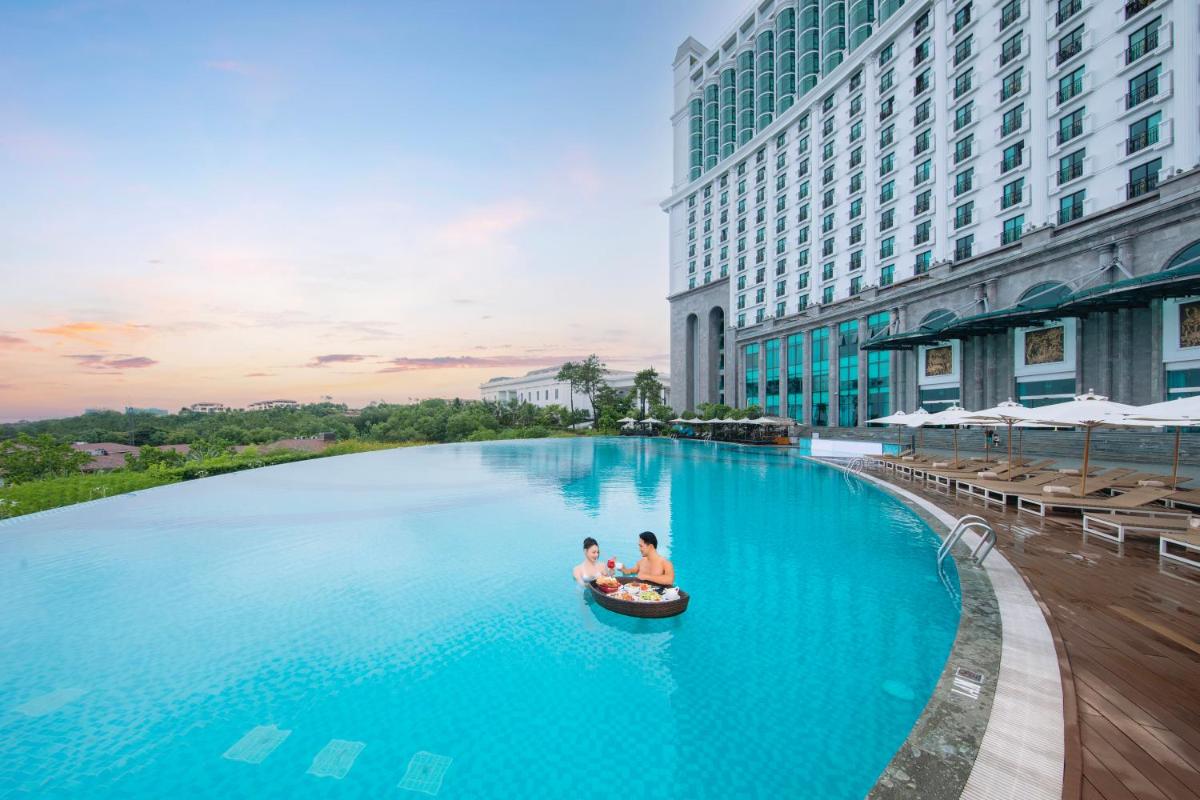 FLC Halong Bay Golf Club & Luxury Resort - Housity