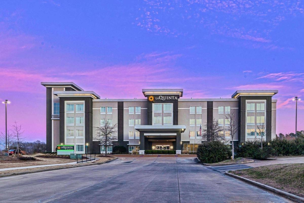 La Quinta by Wyndham Starkville at MSU - Housity