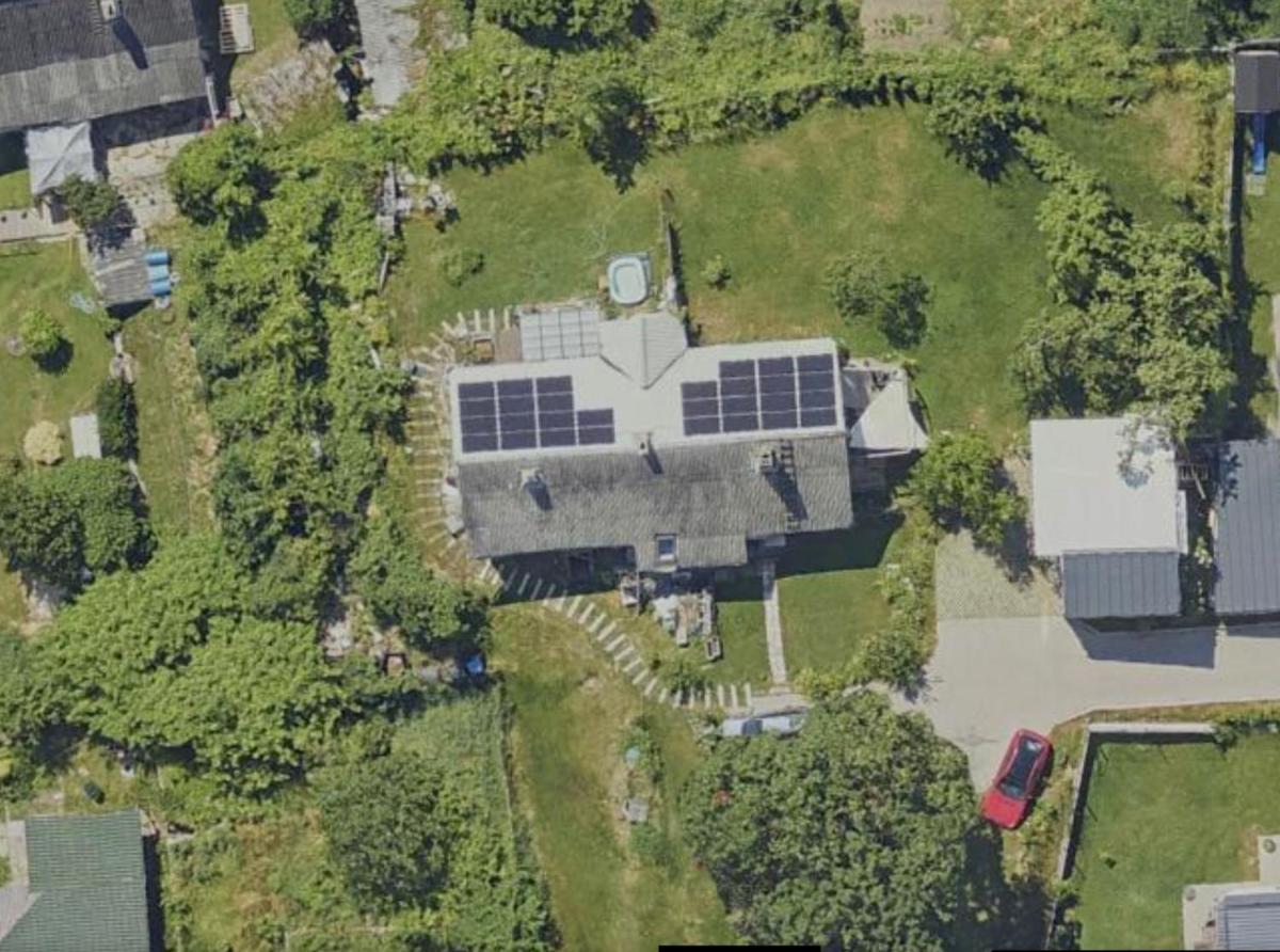Hillside view house with garden, private parking, quiet location - 12 min to Old town anytime, Long stays welcome - Housity