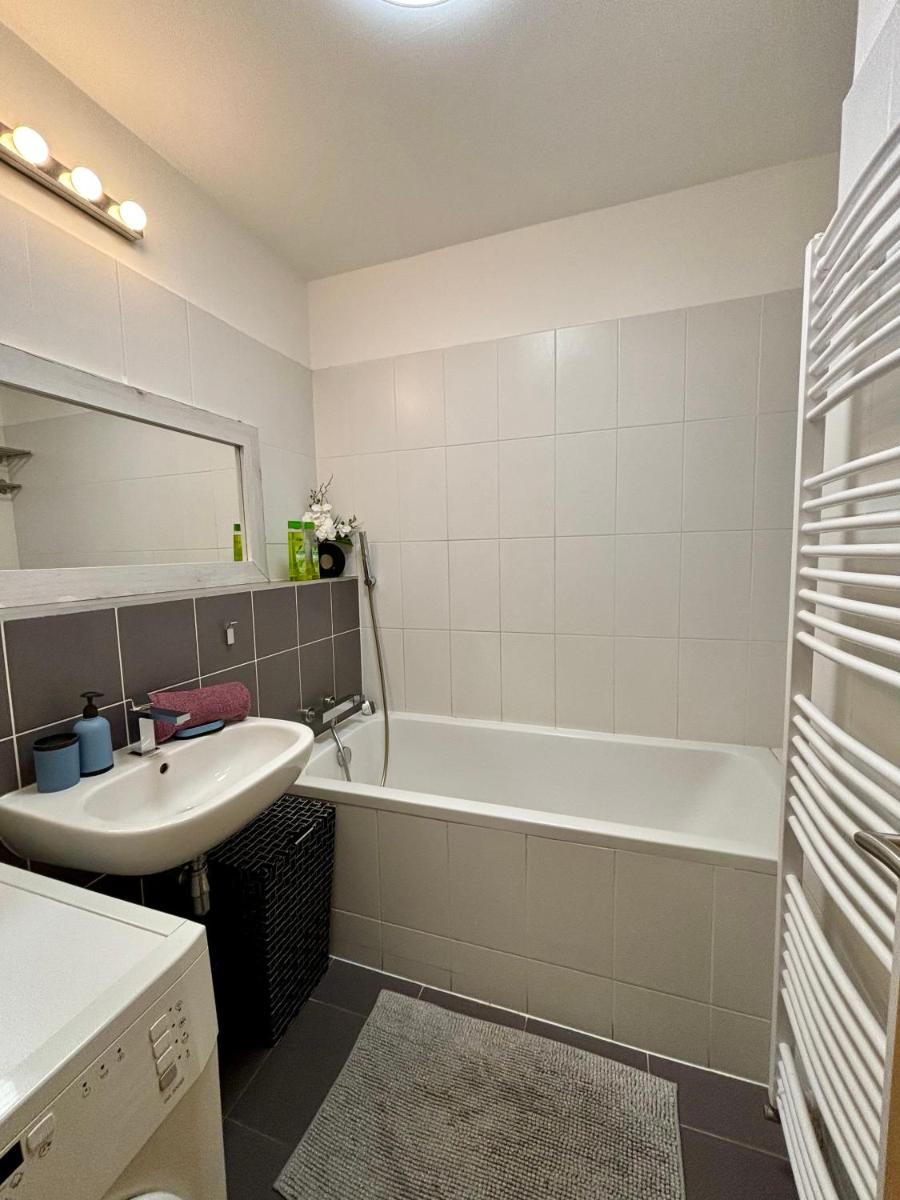 Three towers with beautiful view and parking! - Housity
