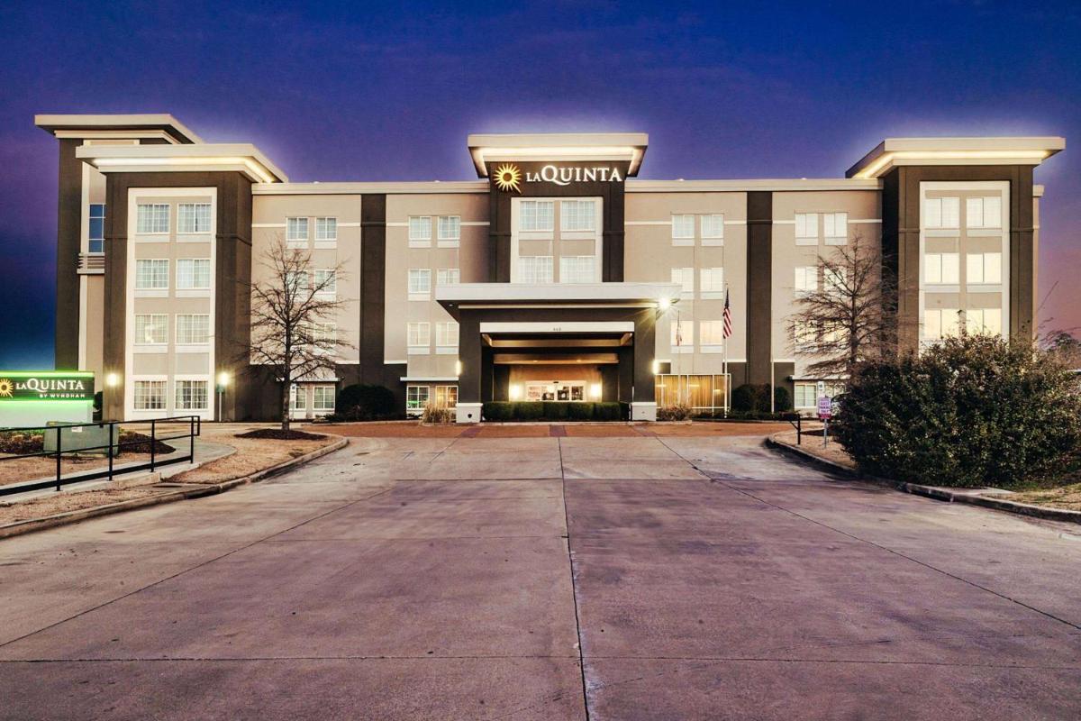 La Quinta by Wyndham Starkville at MSU - Housity