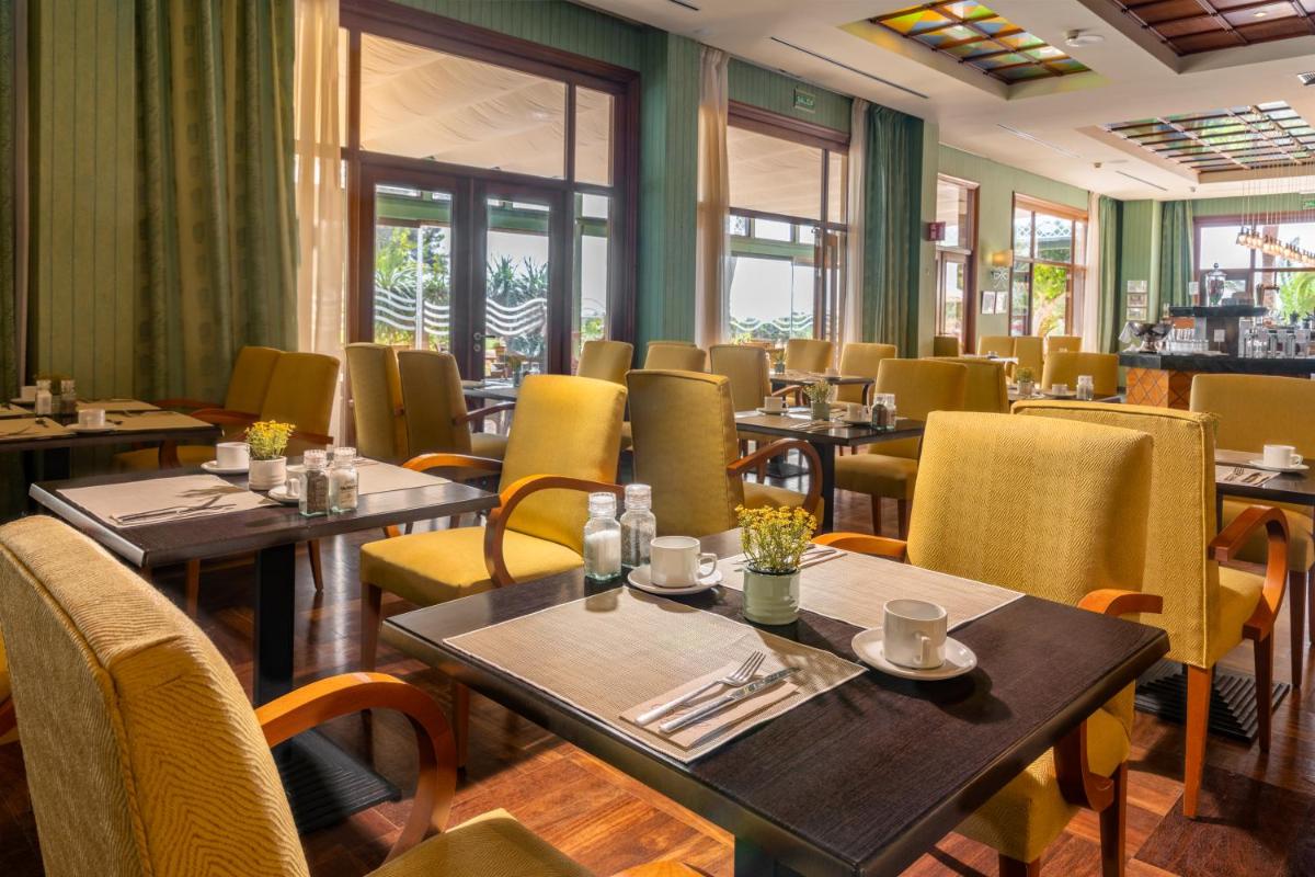 Un restaurante o sitio para comer en Elba Palace Golf Boutique Hotel - Adults Only