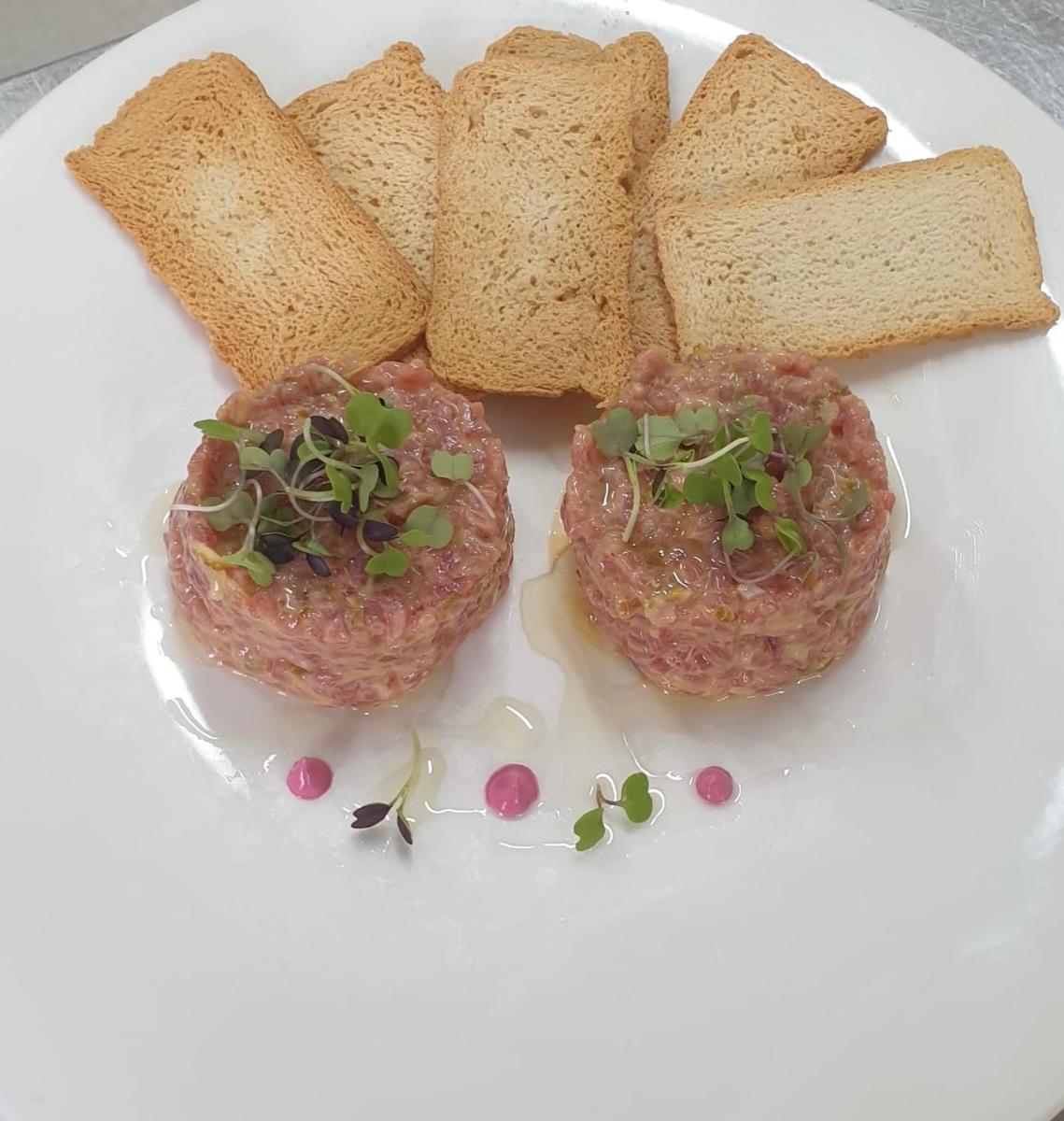 Comida en o cerca de este apartahotel