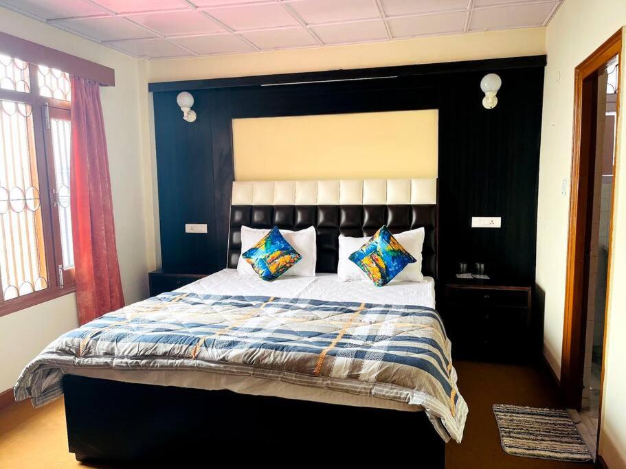 Pingaksh Villa - Housity
