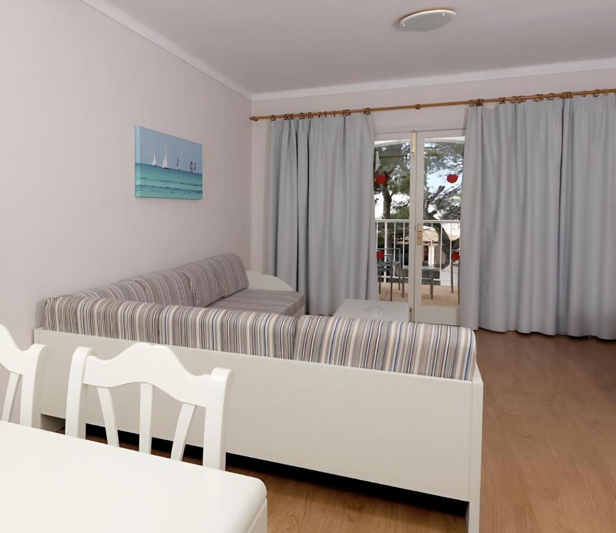 Cama o camas de una habitación en Hotel Club Es Talaial