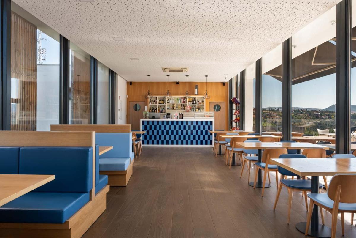 Um restaurante ou outro lugar para comer em Exe São Lázaro