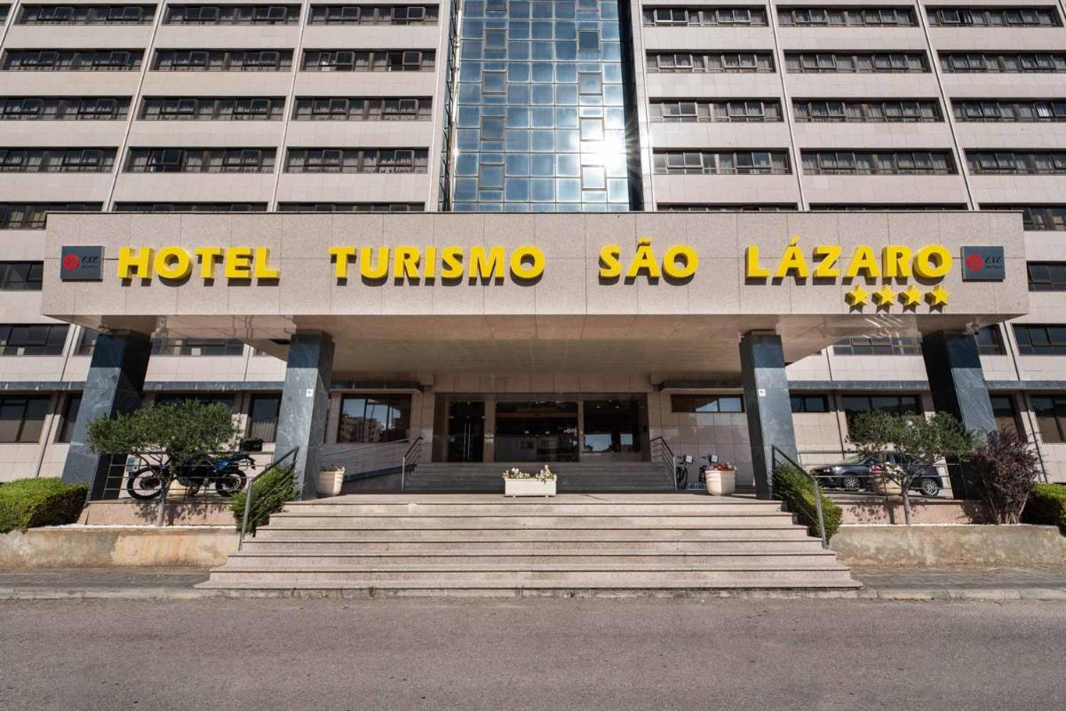 A fachada ou entrada de Exe São Lázaro