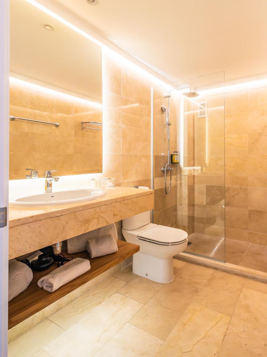 Un baño de Canyamel Park Hotel & Spa - 4* Sup - Adults only (+16)