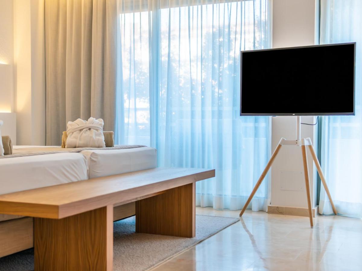 Una televisión o centro de entretenimiento en Canyamel Park Hotel & Spa - 4* Sup - Adults only (+16)