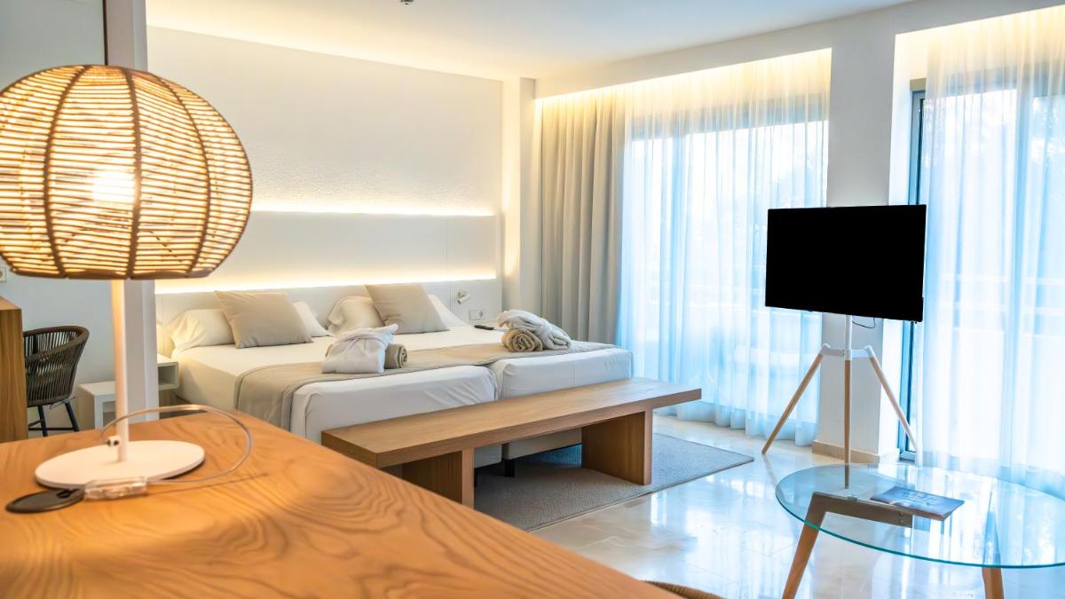 Una televisión o centro de entretenimiento en Canyamel Park Hotel & Spa - 4* Sup - Adults only (+16)