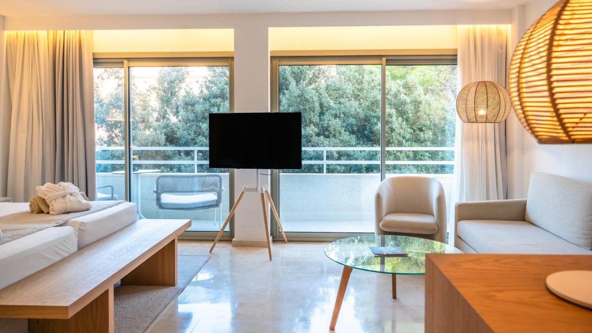Una televisión o centro de entretenimiento en Canyamel Park Hotel & Spa - 4* Sup - Adults only (+16)