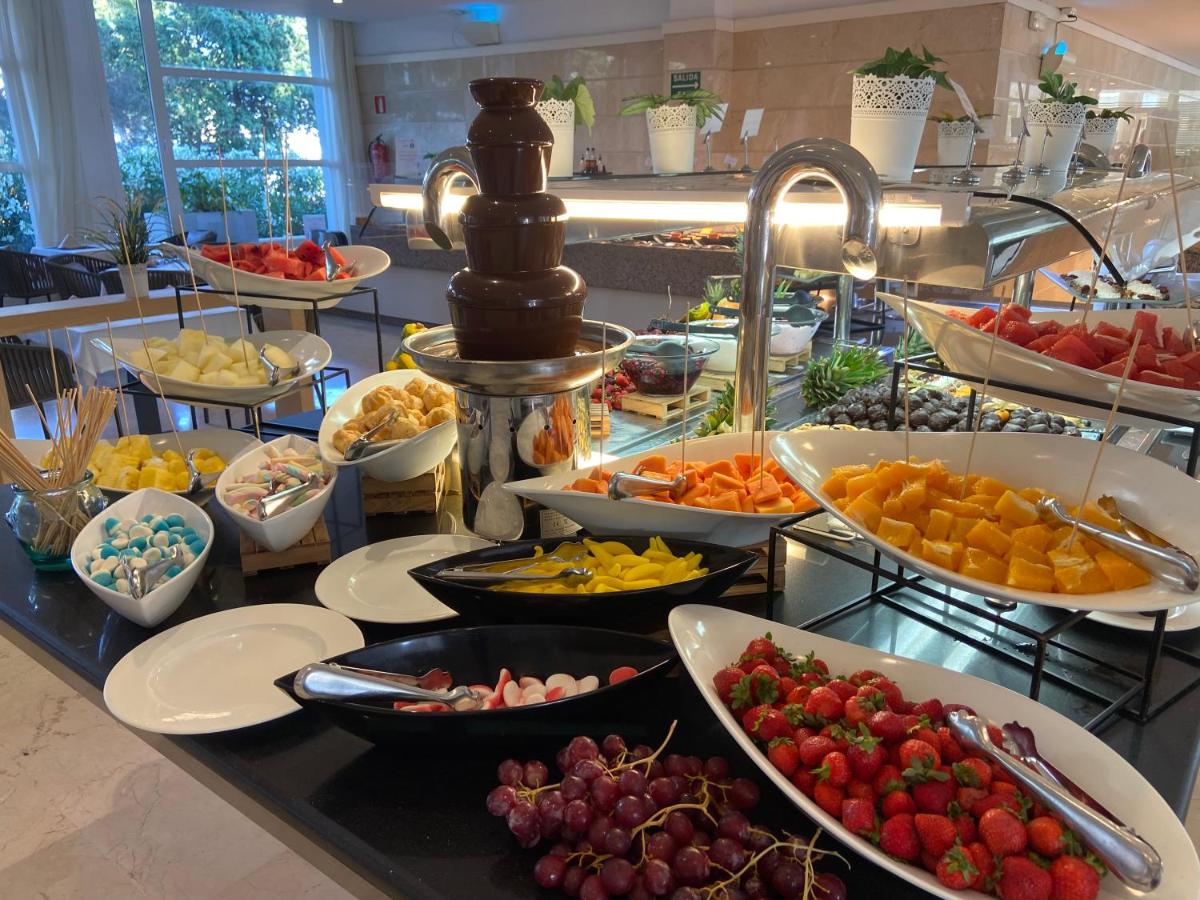 Comida en o cerca de este hotel