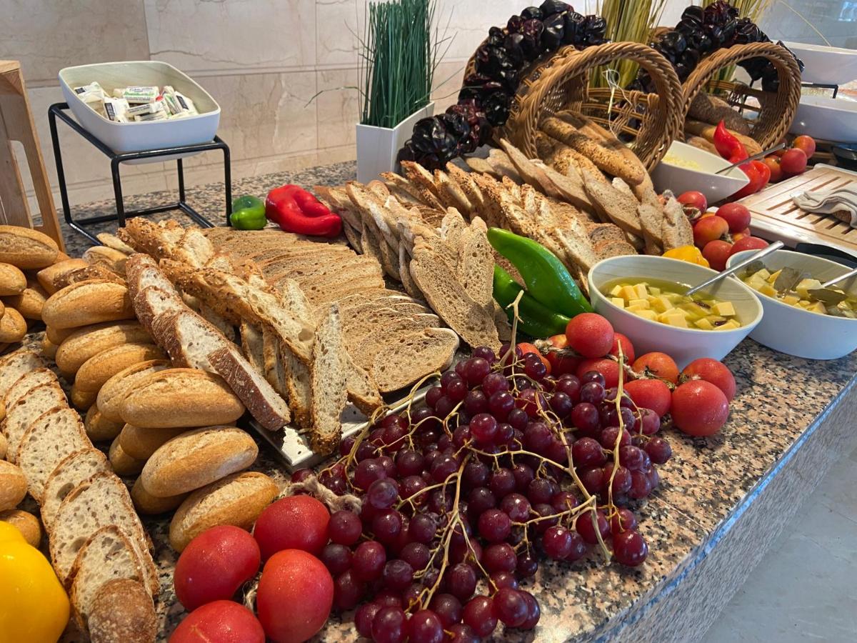 Comida en o cerca de este hotel