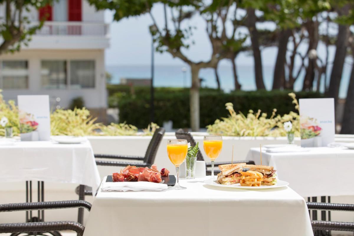 Comida en o cerca de este hotel