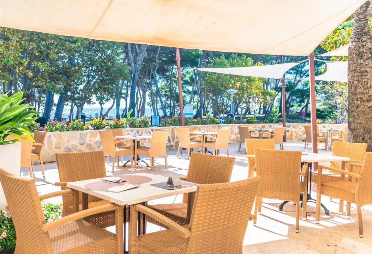 Un restaurante o sitio para comer en Canyamel Park Hotel & Spa - 4* Sup - Adults only (+16)