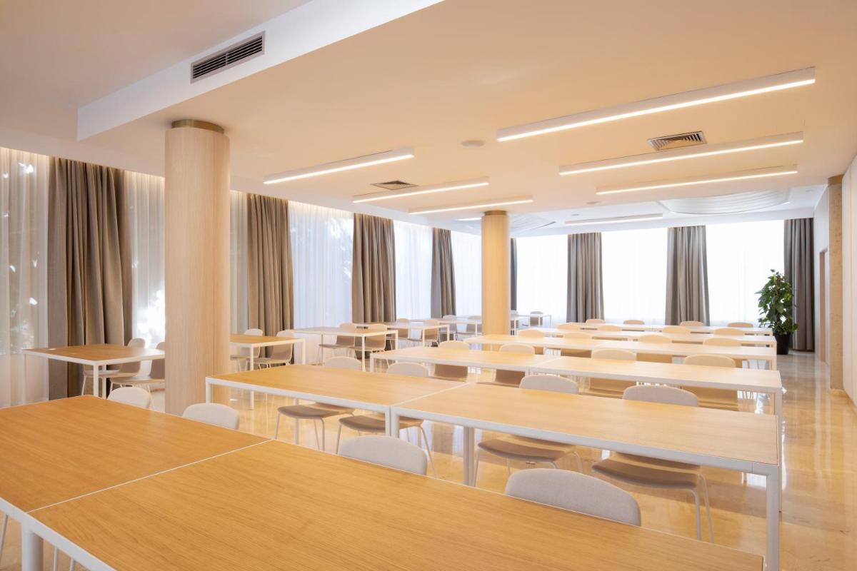 Un restaurante o sitio para comer en Canyamel Park Hotel & Spa - 4* Sup - Adults only (+16)