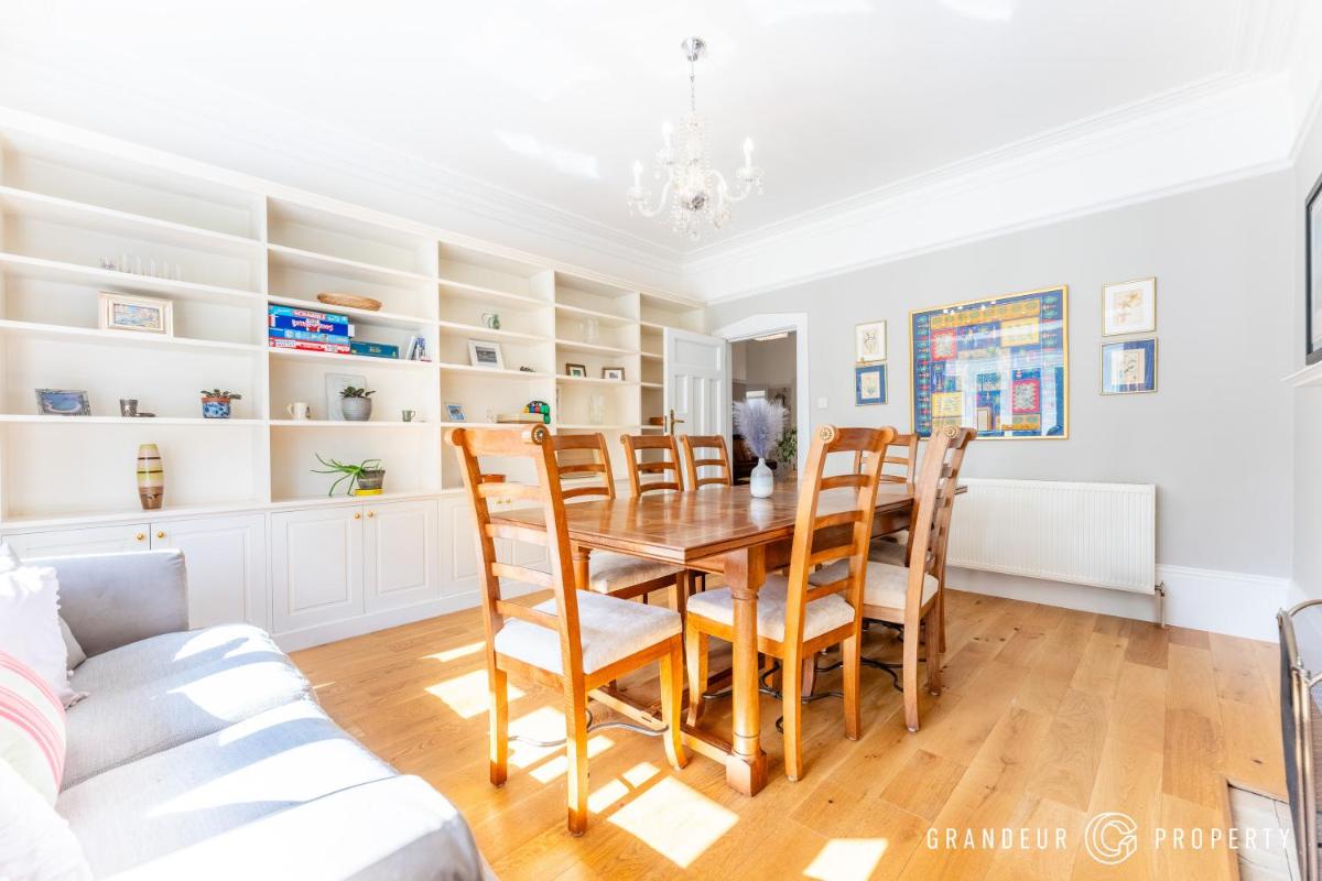 Danecourt Manor by Grandeur Property - Housity