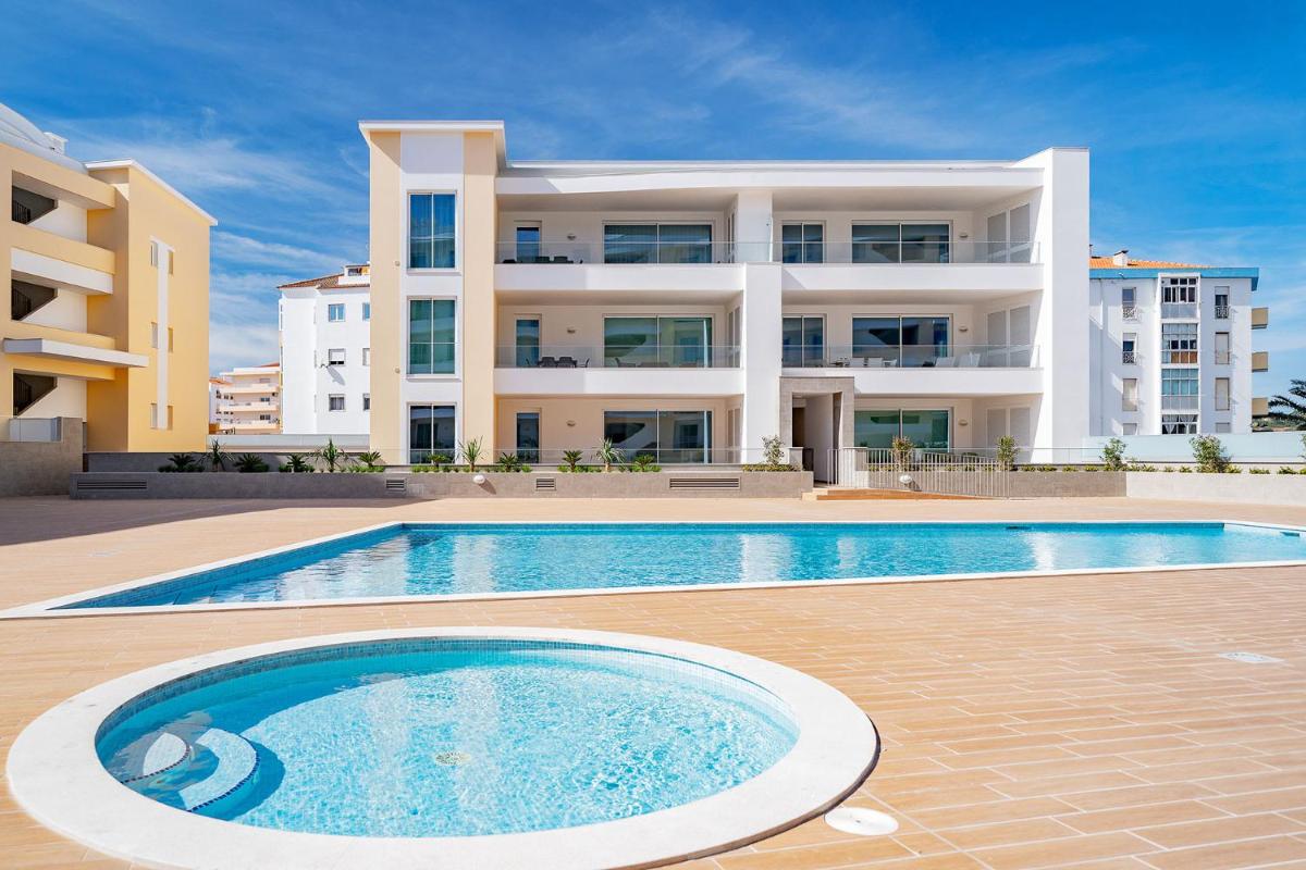 Lagos Marina View 6 With Pool by Homing - Housity